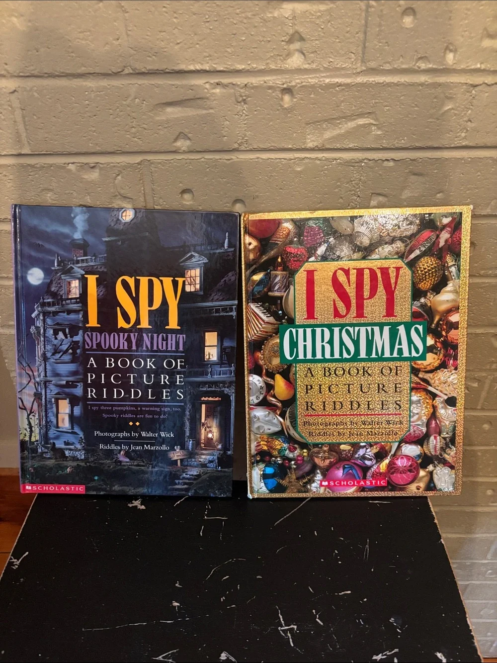 Scholastic I SPY Christmas & Spooky Night Picture Riddles - Gold/Green/Red/Blue